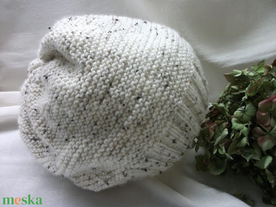 Meleg kötött, nyers színű, női sapka -  - Meska.hu