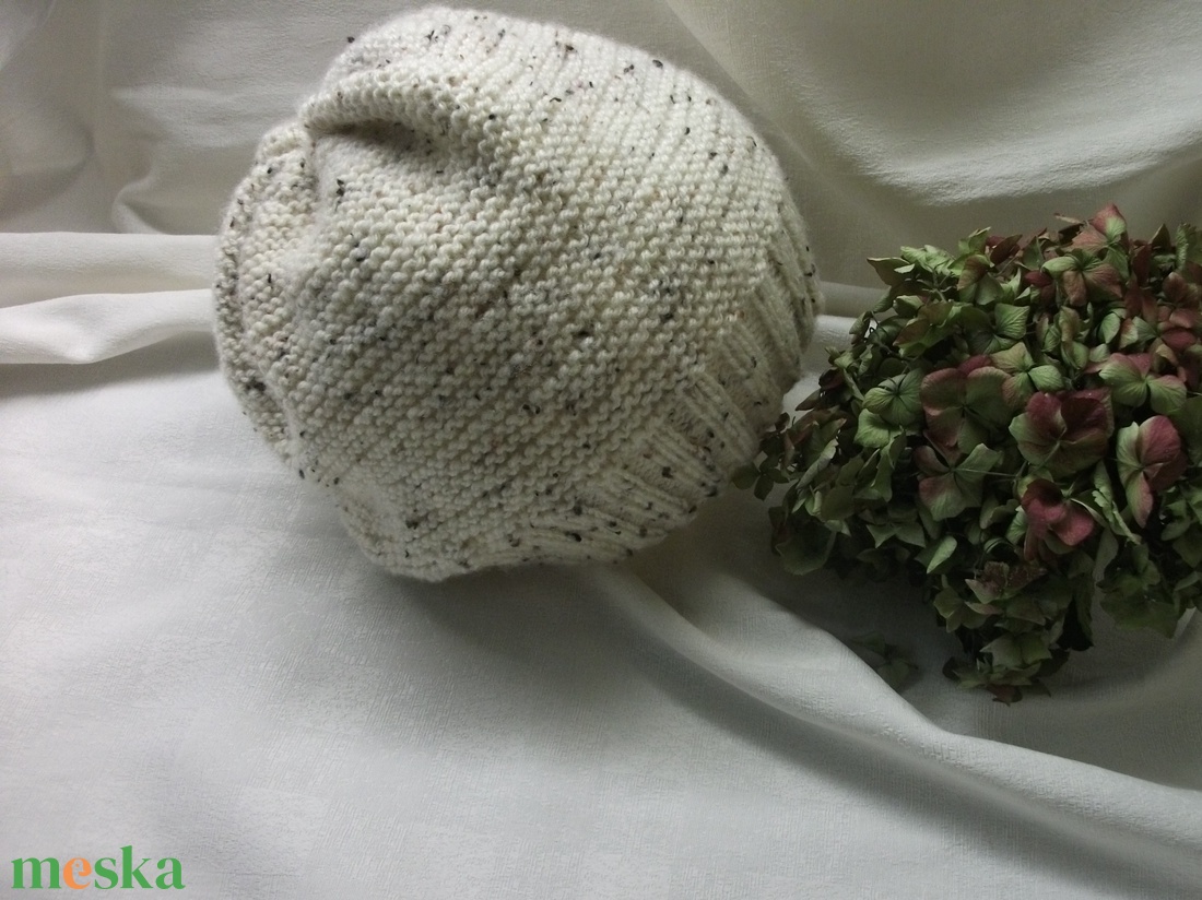 Meleg kötött, nyers színű, női sapka -  - Meska.hu