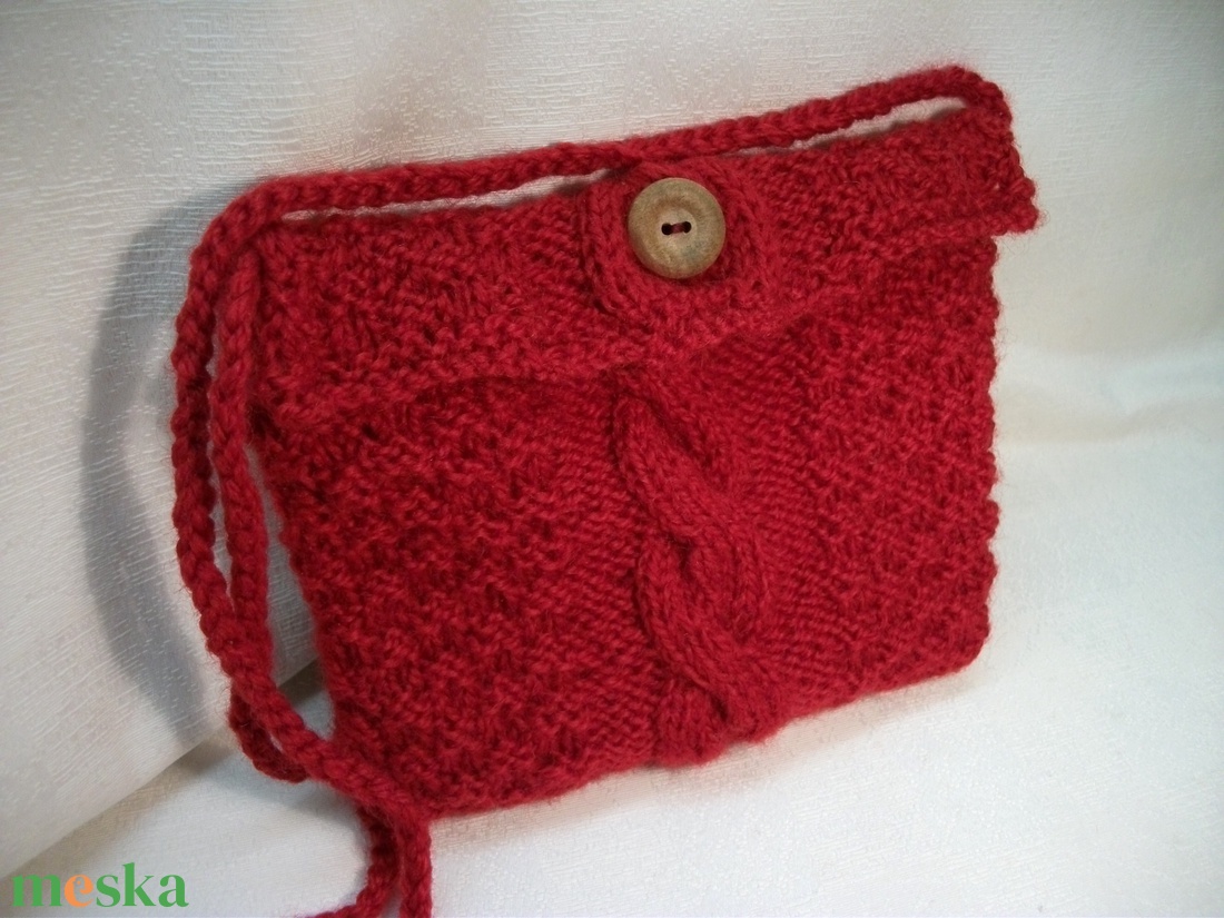 Piros, kötött kis táska, mini táska, tarisznya, szütyő, készség - ékszer - gyűrű - gyöngyös gyűrű - Meska.hu