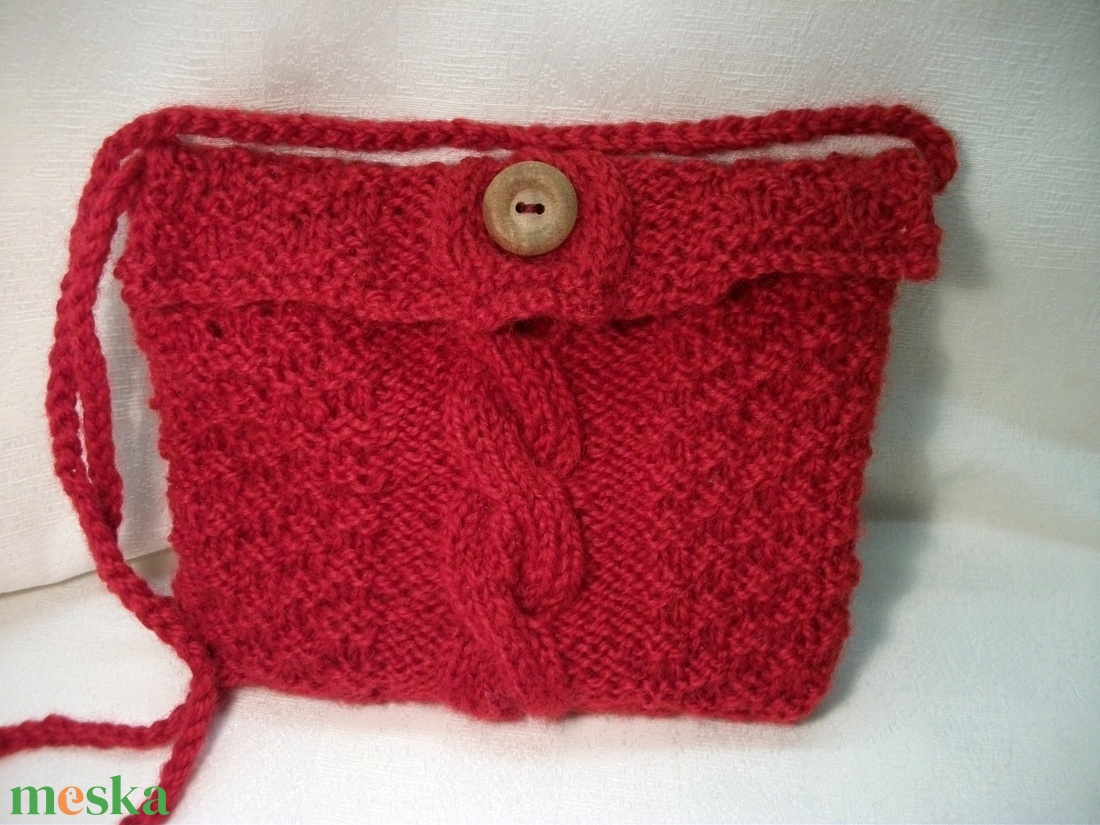 Piros, kötött kis táska, mini táska, tarisznya, szütyő, készség - ékszer - gyűrű - gyöngyös gyűrű - Meska.hu