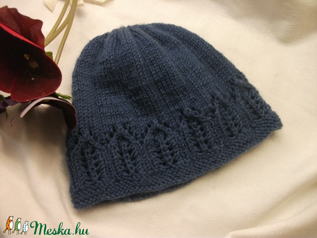 Átmeneti, kék kötött női sapka - ruha & divat - sál, sapka, kendő - sapka - Meska.hu