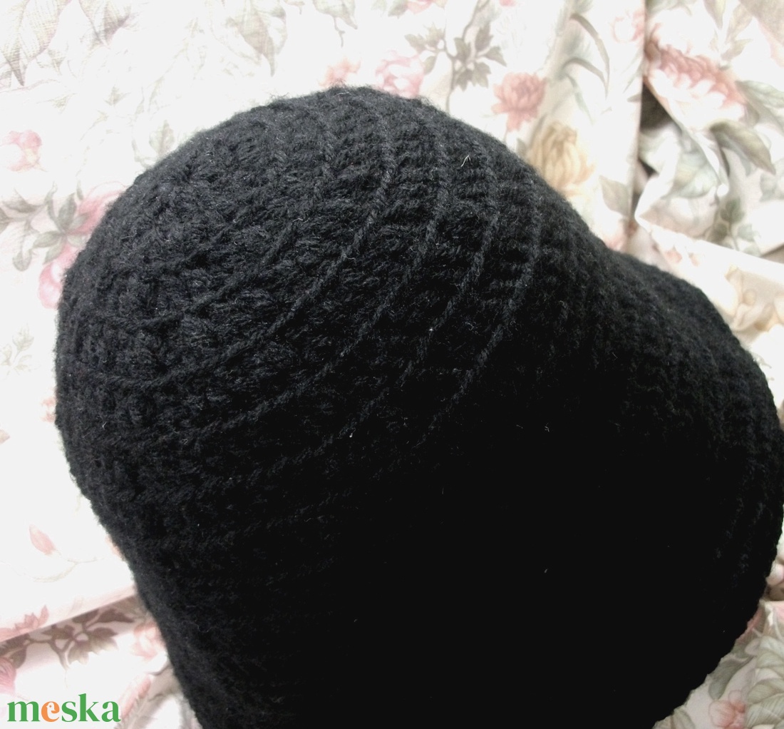 Fekete, horgolt, akril kalap  - ruha & divat - sál, sapka, kendő - kalap - Meska.hu