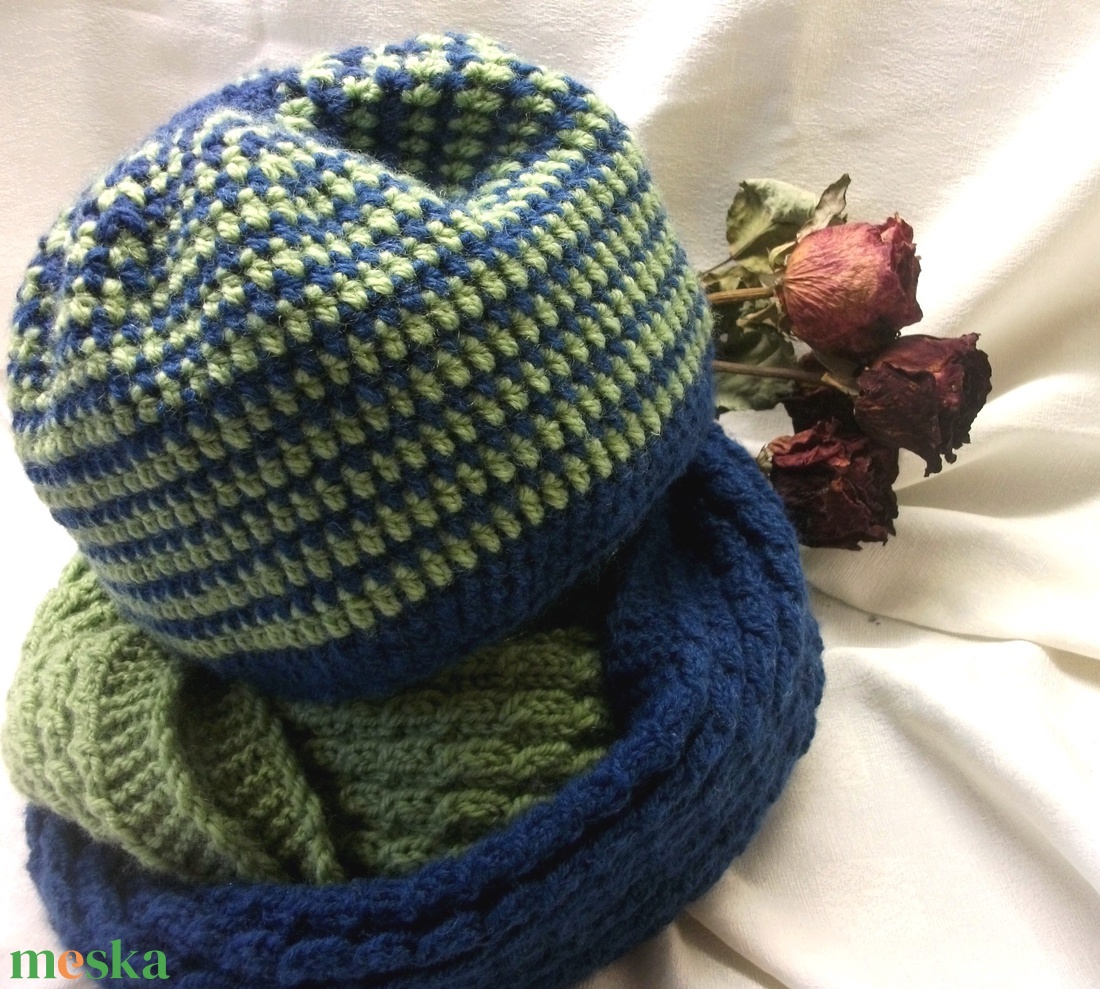 Kék és zöld, gyapjútartalmú fonalból horgolt sapka, kötött sál együttes - ruha & divat - sál, sapka, kendő - sapka & sál szett - Meska.hu