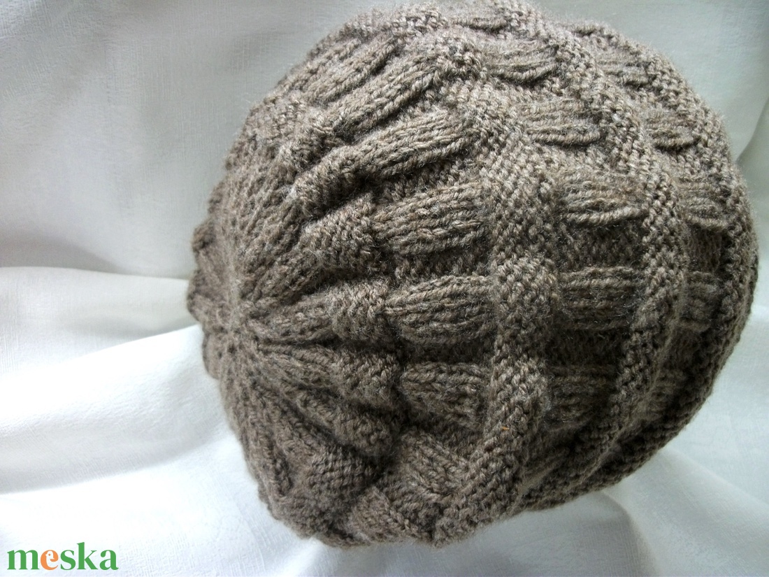 Közép barna kötött divatsapka - ruha & divat - sál, sapka, kendő - sapka - Meska.hu