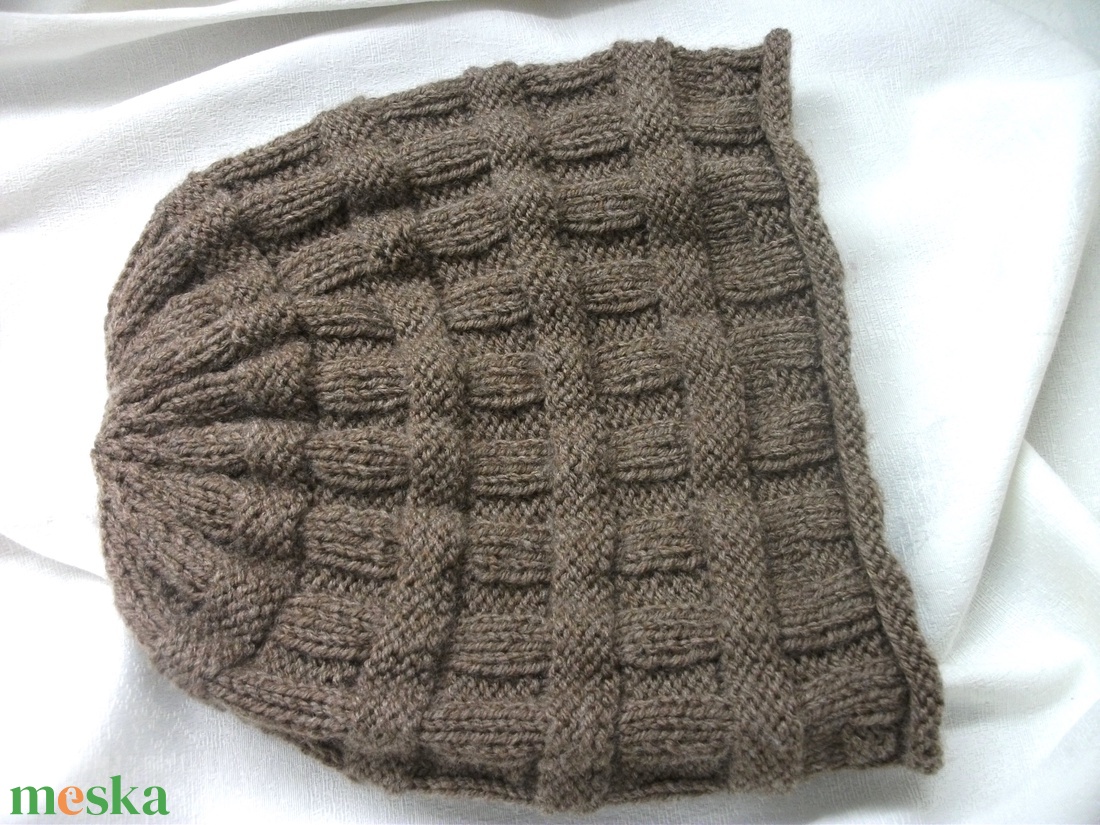 Közép barna kötött divatsapka - ruha & divat - sál, sapka, kendő - sapka - Meska.hu