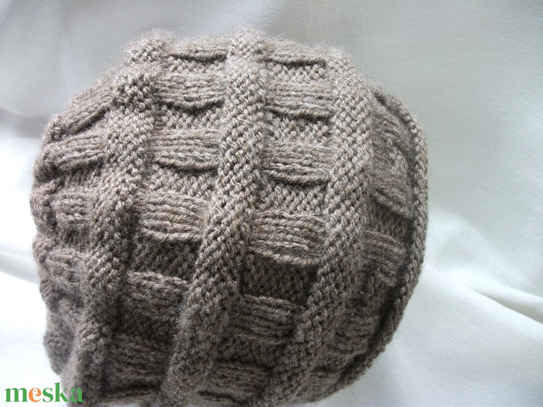 Közép barna kötött divatsapka - ruha & divat - sál, sapka, kendő - sapka - Meska.hu