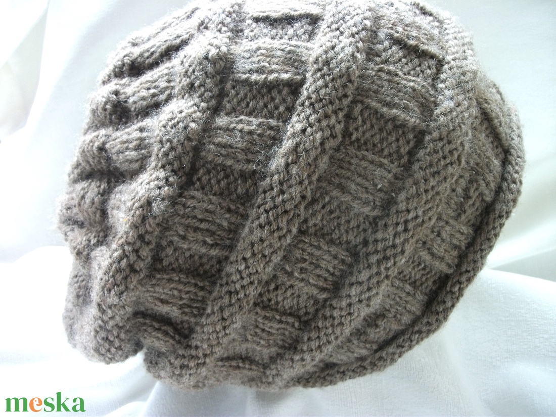 Közép barna kötött divatsapka - ruha & divat - sál, sapka, kendő - sapka - Meska.hu