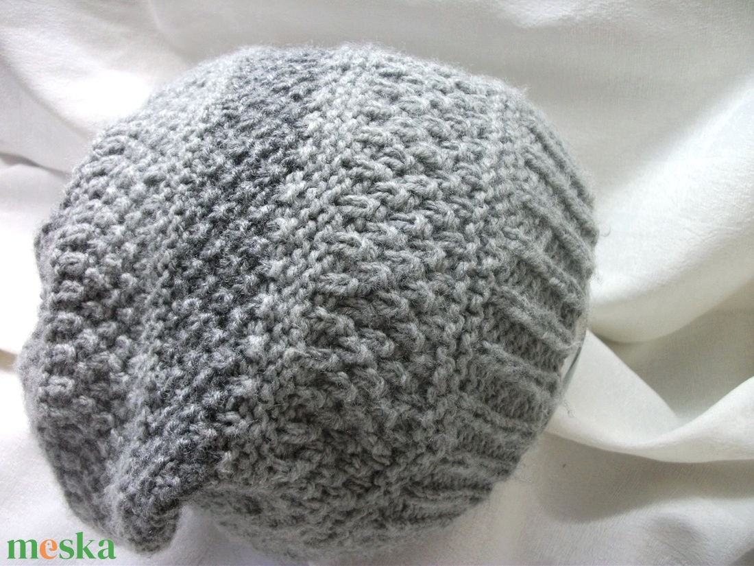 Szürke két árnyalatából kötött  sapka - ruha & divat - sál, sapka, kendő - sapka - Meska.hu