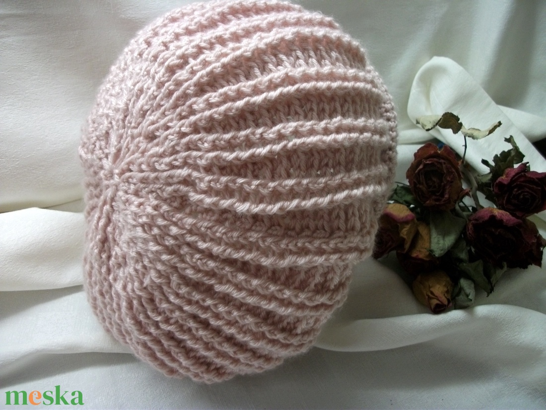 Púder rózsaszin horgolt női sapka - ruha & divat - sál, sapka, kendő - sapka - Meska.hu
