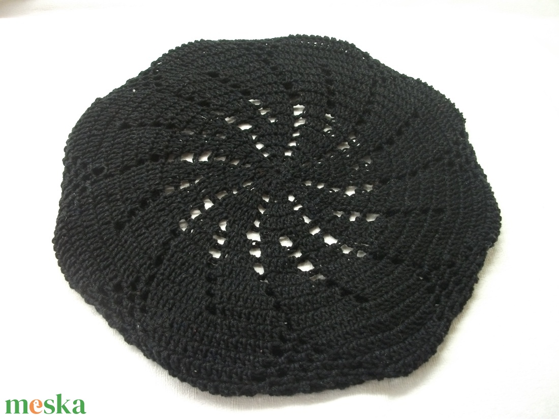 Fekete horgolt barett sapka pamut fonalból - ruha & divat - sál, sapka, kendő - sapka - Meska.hu