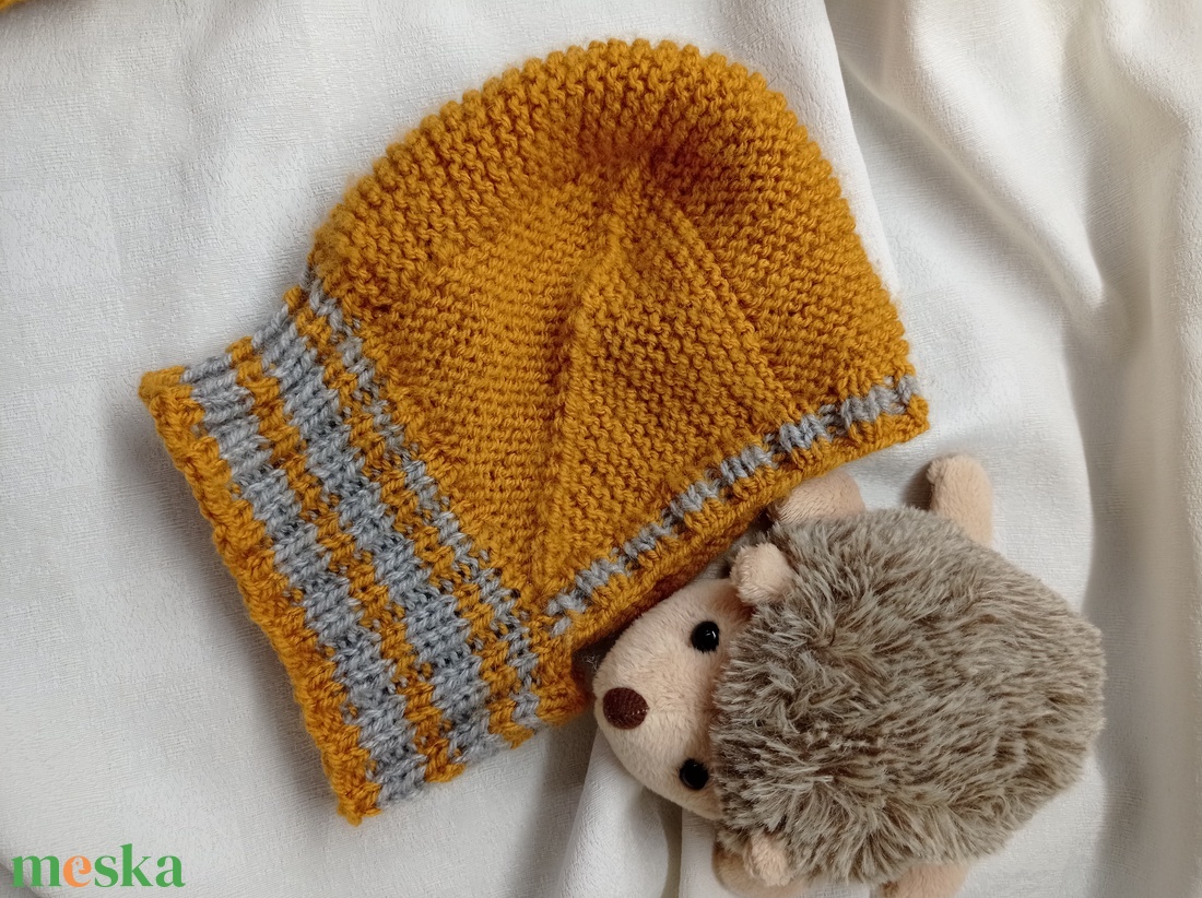 Pilóta, vagy űrhajós, kötött bébi sapka - ruha & divat - babaruha & gyerekruha - babasapka - Meska.hu