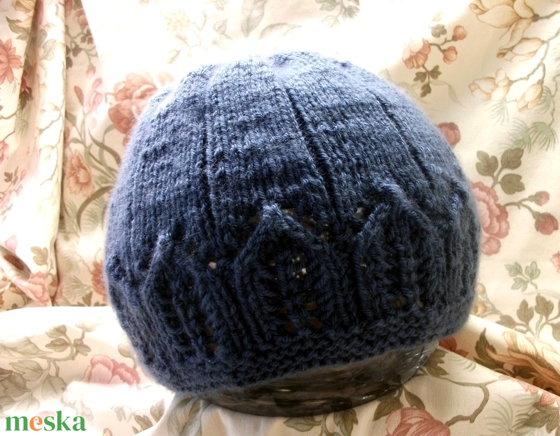 Átmeneti, kék kötött női sapka - ruha & divat - sál, sapka, kendő - sapka - Meska.hu