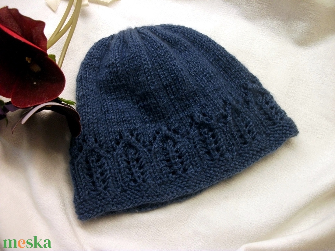 Átmeneti, kék kötött női sapka - ruha & divat - sál, sapka, kendő - sapka - Meska.hu