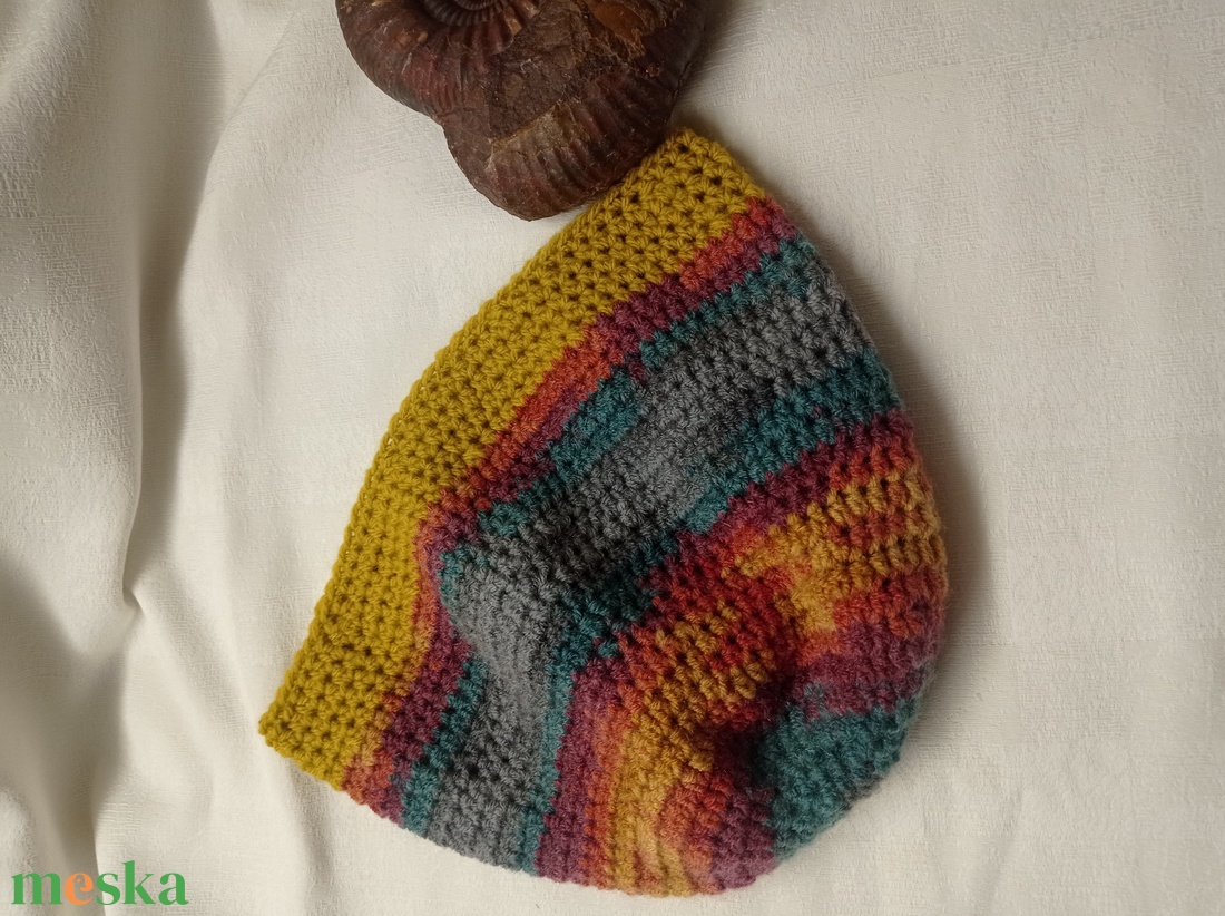 Horgolt, tarka sapka, férfinak, nőnek  - ruha & divat - sál, sapka, kendő - kalap - Meska.hu