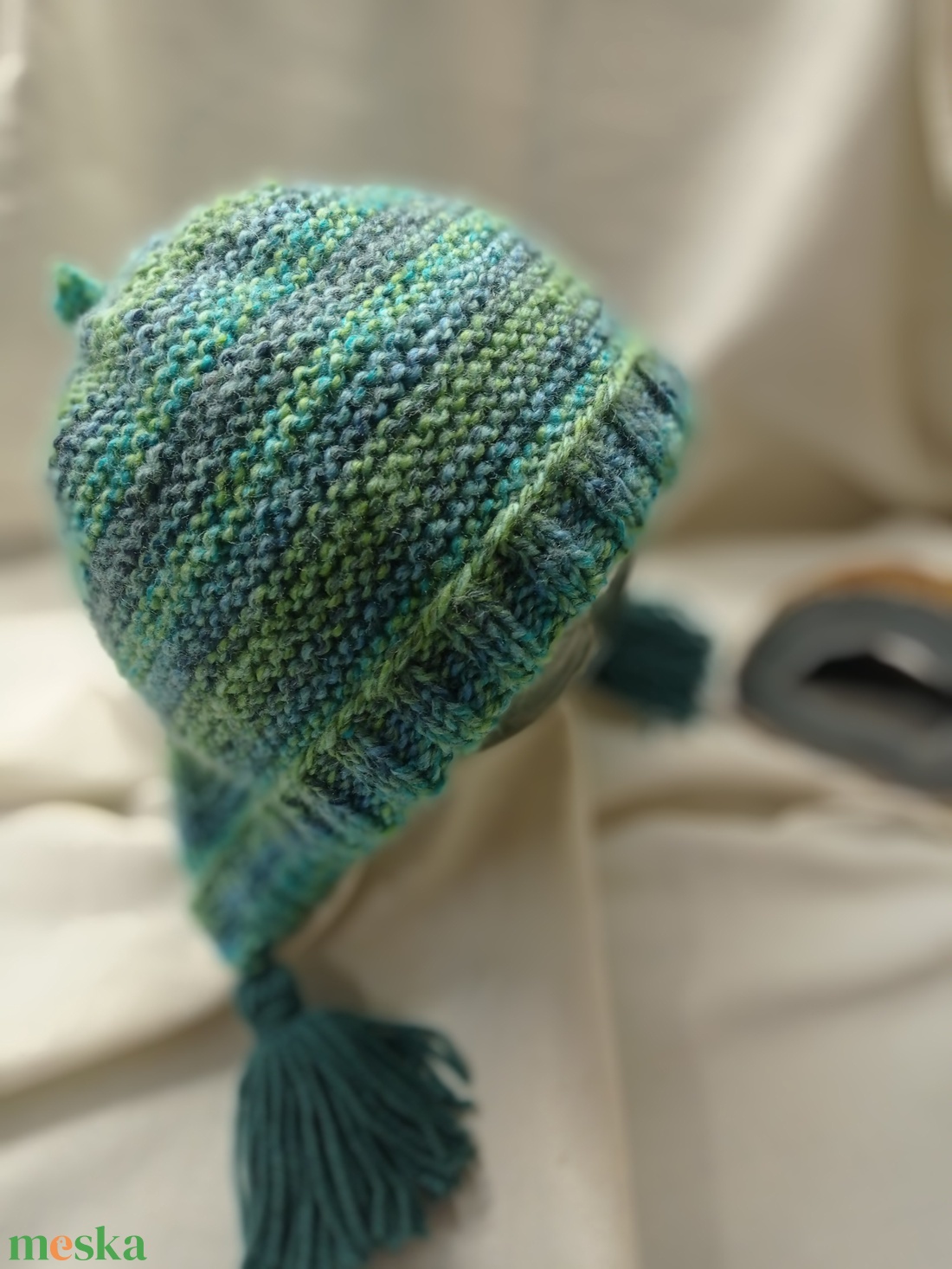 Kötött, szín-átmenetes női sapka,  gyapjú tartalmú fonalból - ruha & divat - sál, sapka, kendő - sapka - Meska.hu Kötött, szín-átmenetes női sapka,  gyapjú tartalmú fonalból - ruha & divat - sál, sapka, kendő - sapka - Meska.hu