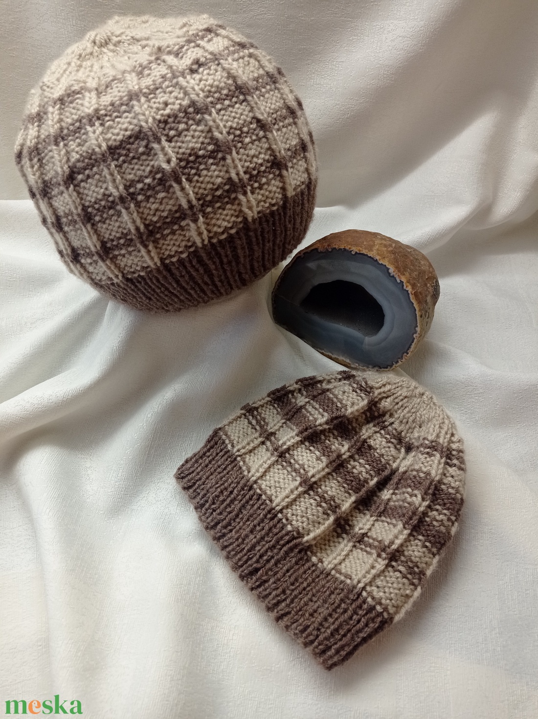 Kötött sapka, felnőtt - gyerek páros  - ruha & divat - sál, sapka, kendő - fejpánt - Meska.hu Kötött sapka, felnőtt - gyerek páros  - ruha & divat - sál, sapka, kendő - fejpánt - Meska.hu
