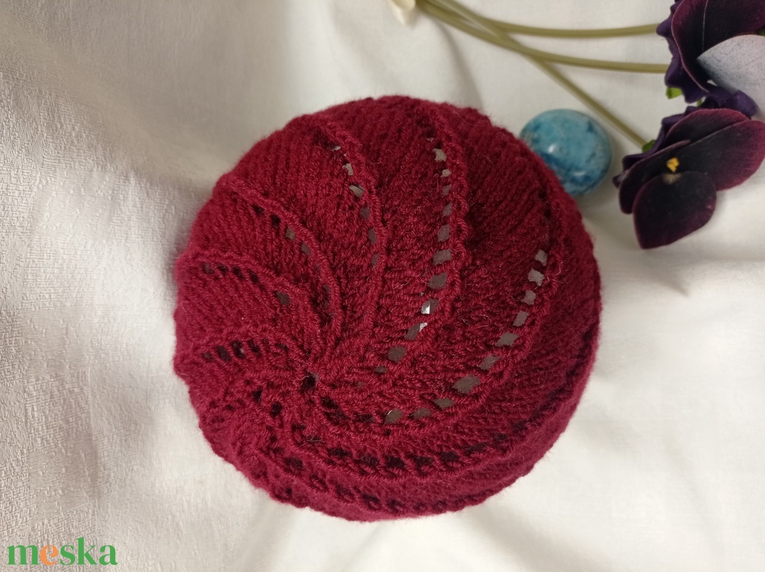 Bordó áttört átmeneti, fejre simuló kis sapka - ruha & divat - sál, sapka, kendő - sapka - Meska.hu Bordó áttört átmeneti, fejre simuló kis sapka - ruha & divat - sál, sapka, kendő - sapka - Meska.hu