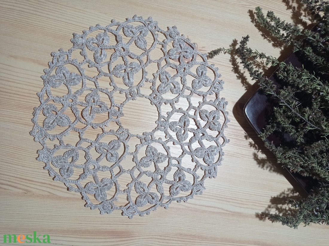 Ír mintás, horgolással készült türkisz és ekrü, kis csipke terítők - otthon & életmód - dekoráció - asztal és polc dekoráció - horgolt & csipketerítő - Meska.hu