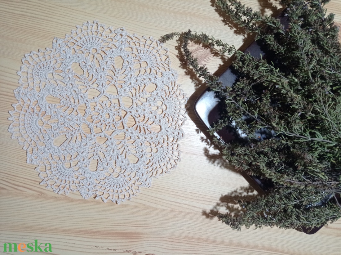 Három szín, azonos minta,csipke terítők - otthon & életmód - dekoráció - asztal és polc dekoráció - horgolt & csipketerítő - Meska.hu