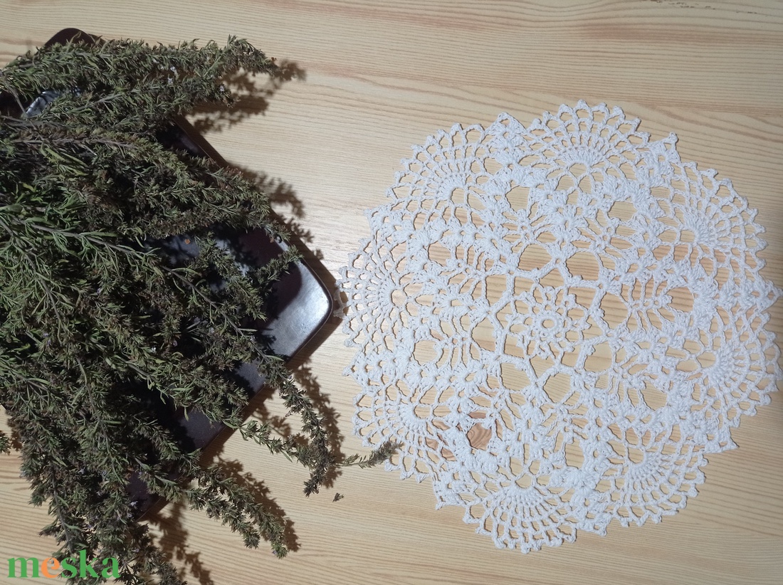Három szín, azonos minta,csipke terítők - otthon & életmód - dekoráció - asztal és polc dekoráció - horgolt & csipketerítő - Meska.hu