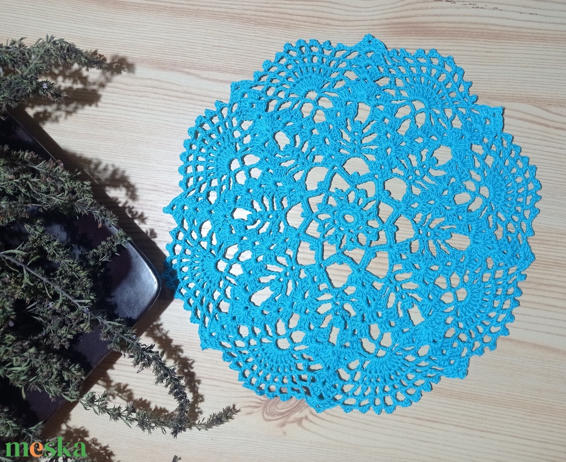 Három szín, azonos minta,csipke terítők - otthon & életmód - dekoráció - asztal és polc dekoráció - horgolt & csipketerítő - Meska.hu