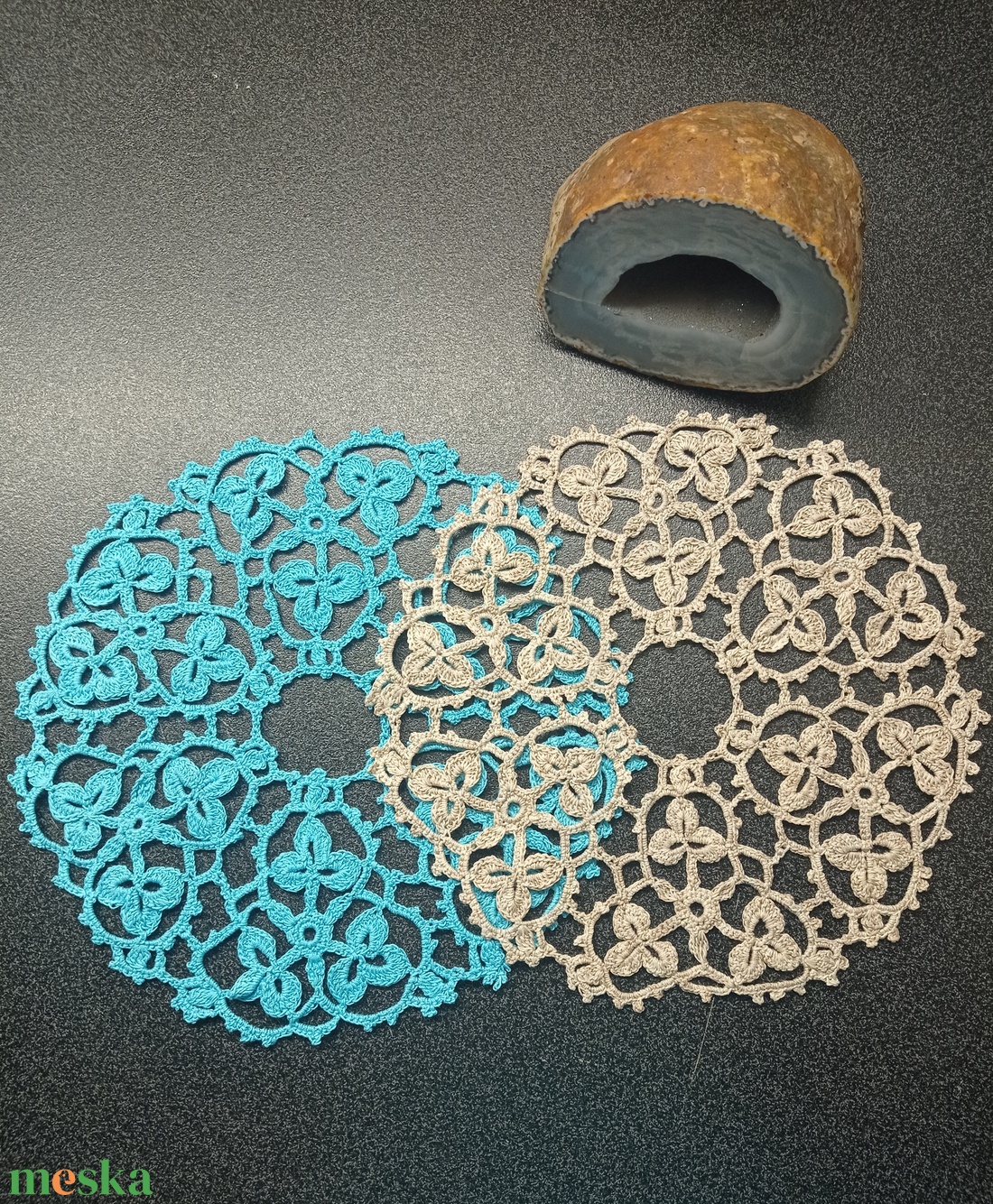 Ír mintás, horgolással készült türkisz és ekrü, kis csipke terítők - otthon & életmód - dekoráció - asztal és polc dekoráció - horgolt & csipketerítő - Meska.hu