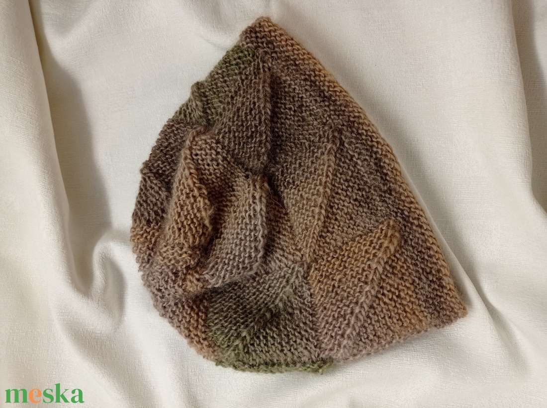 Gyapjú  tartalmú fonalból, finom színezetű, színátmenetes sapka.    B - ruha & divat - sál, sapka, kendő - sapka - Meska.hu