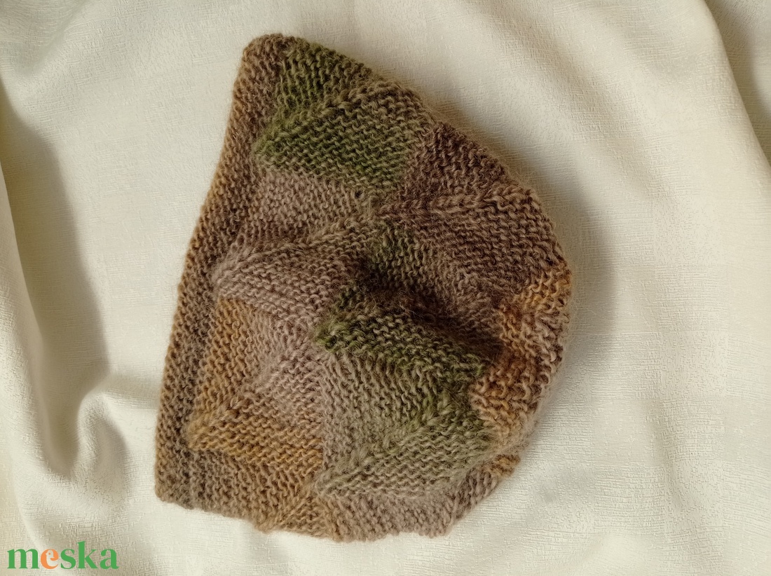 Gyapjú  tartalmú fonalból, finom színezetű, színátmenetes sapka.    B - ruha & divat - sál, sapka, kendő - sapka - Meska.hu