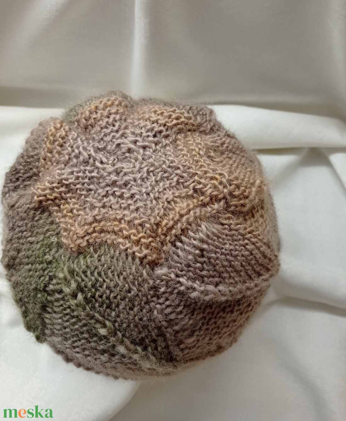 Gyapjú  tartalmú fonalból, finom színezetű, színátmenetes sapka.    B - ruha & divat - sál, sapka, kendő - sapka - Meska.hu