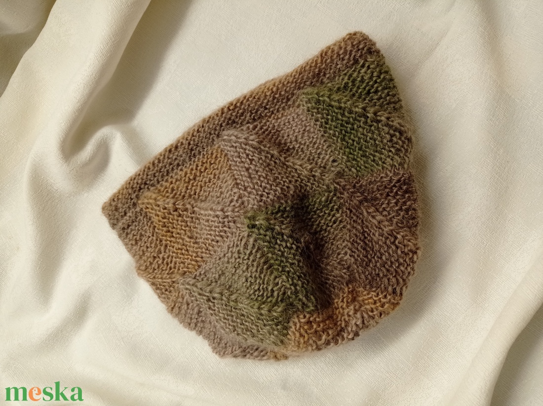 Gyapjú  tartalmú fonalból, finom színezetű, színátmenetes sapka.    B - ruha & divat - sál, sapka, kendő - sapka - Meska.hu