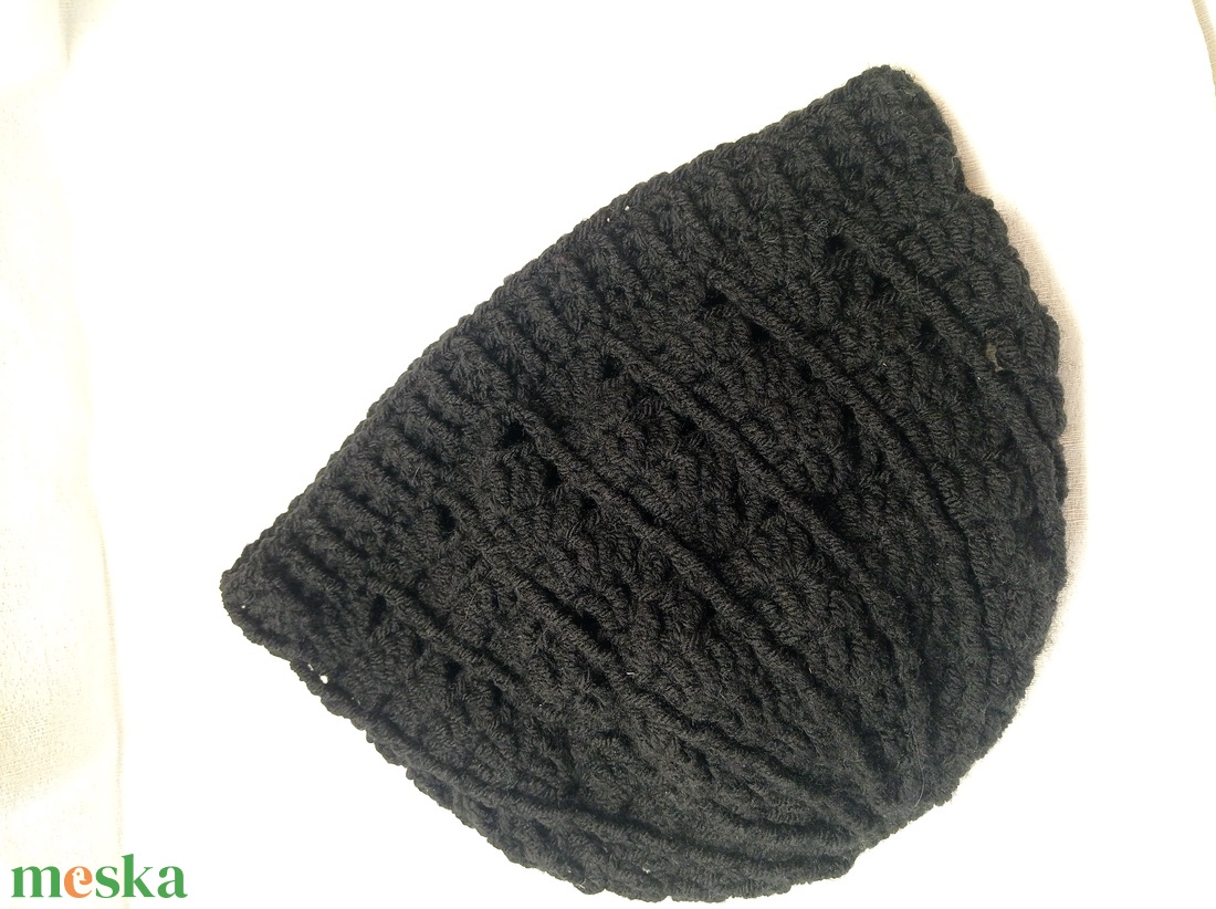 Horgolt, fekete sapka, keresre - ruha & divat - sál, sapka, kendő - sapka - Meska.hu