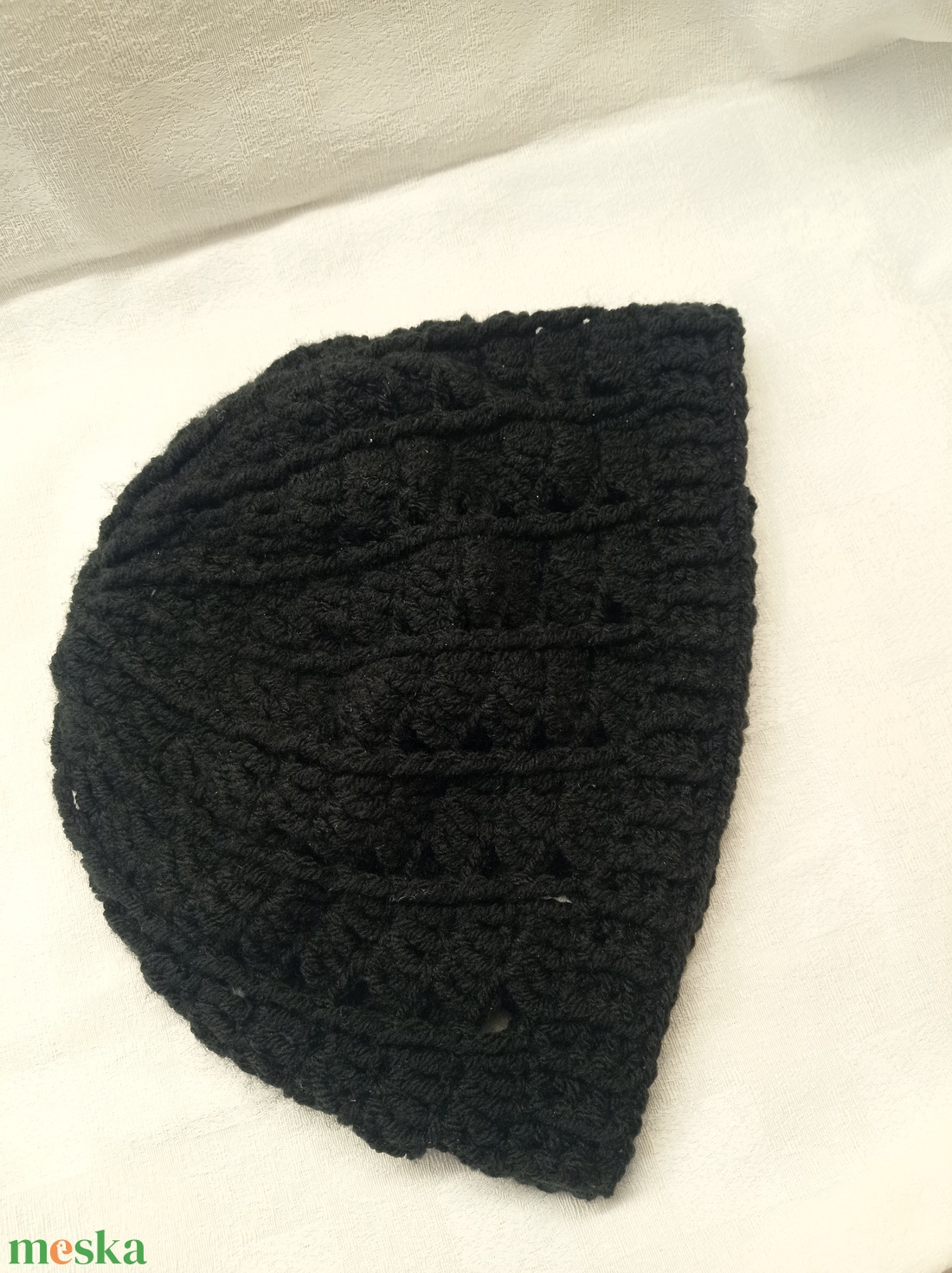 Horgolt, fekete sapka, keresre - ruha & divat - sál, sapka, kendő - sapka - Meska.hu