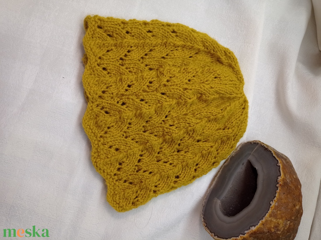 Tiszta gyapjú, áttört  mintával kötött sapka  - ruha & divat - sál, sapka, kendő - fejpánt - Meska.hu