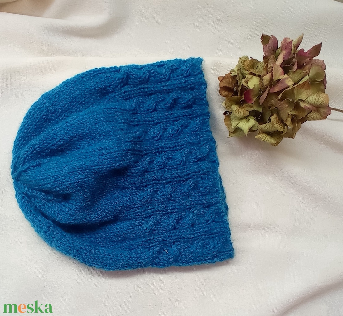 Tiszta gyapjú,csavart mintával kötött sapka  - ruha & divat - sál, sapka, kendő - fejpánt - Meska.hu