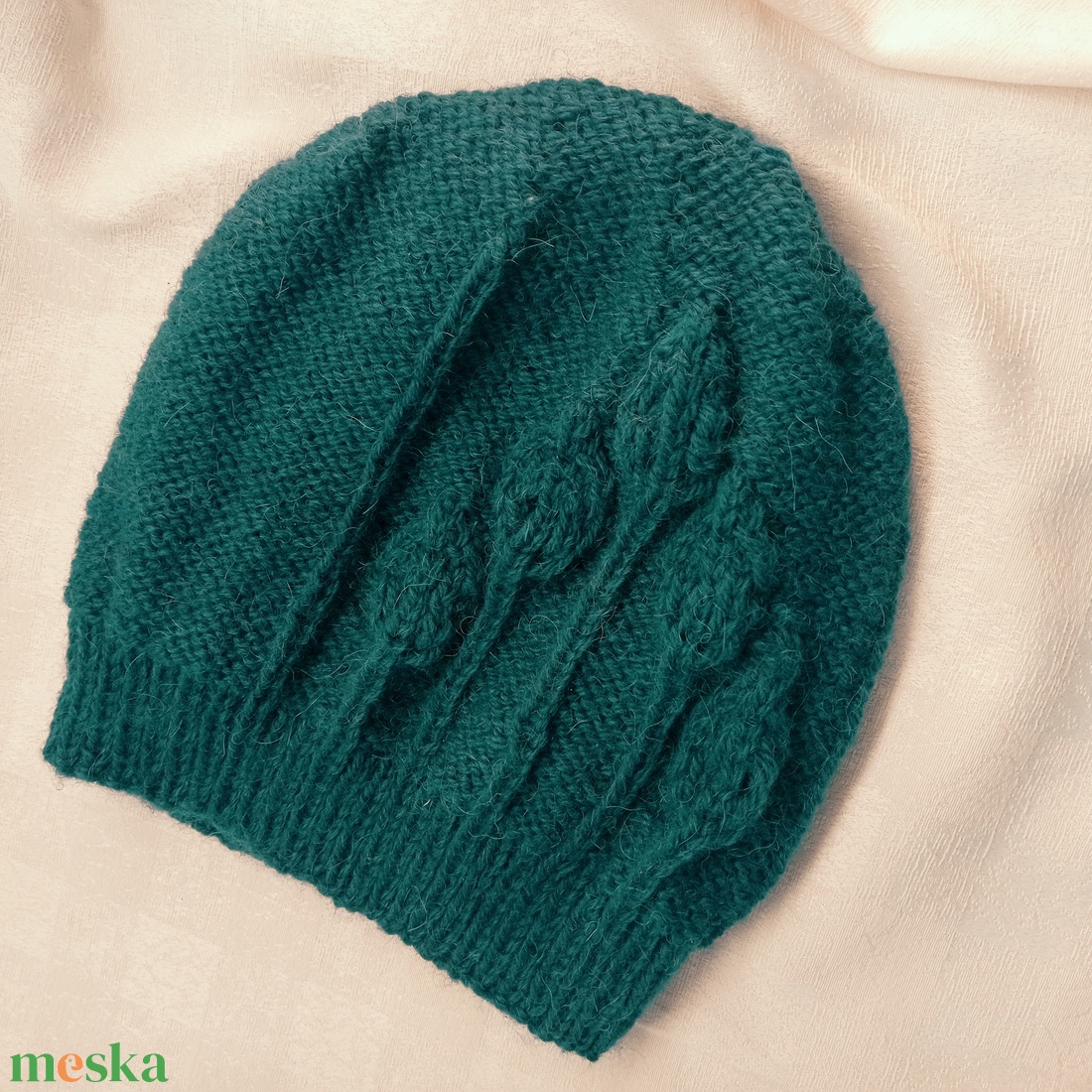 Tiszta gyapjú, asszimetrikus mintával kötött sapka  - ruha & divat - sál, sapka, kendő - fejpánt - Meska.hu