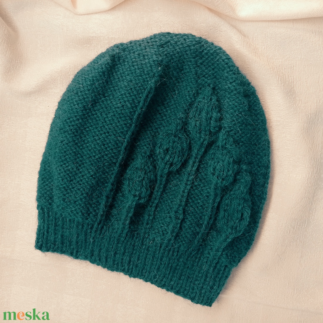 Tiszta gyapjú, asszimetrikus mintával kötött sapka  - ruha & divat - sál, sapka, kendő - fejpánt - Meska.hu