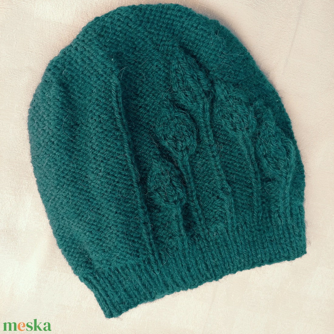 Tiszta gyapjú, asszimetrikus mintával kötött sapka  - ruha & divat - sál, sapka, kendő - fejpánt - Meska.hu