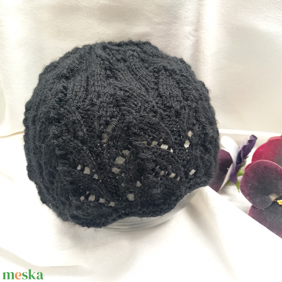 Fekete akril, áttört  mintával kötött sapka  - ruha & divat - sál, sapka, kendő - fejpánt - Meska.hu