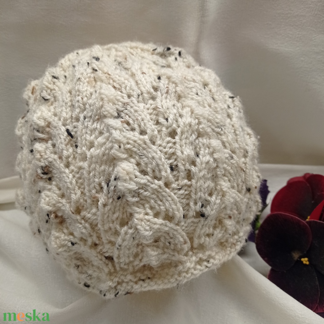 Nyers színű, moppos akril, áttört  mintával kötött sapka  - ruha & divat - sál, sapka, kendő - fejpánt - Meska.hu