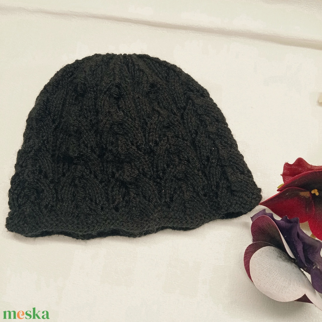 Fekete akril, áttört  mintával kötött sapka  - ruha & divat - sál, sapka, kendő - fejpánt - Meska.hu