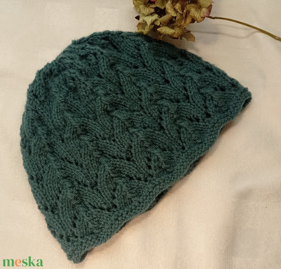 Olaj-zöld, akril, áttört  mintával kötött sapka  - ruha & divat - sál, sapka, kendő - fejpánt - Meska.hu