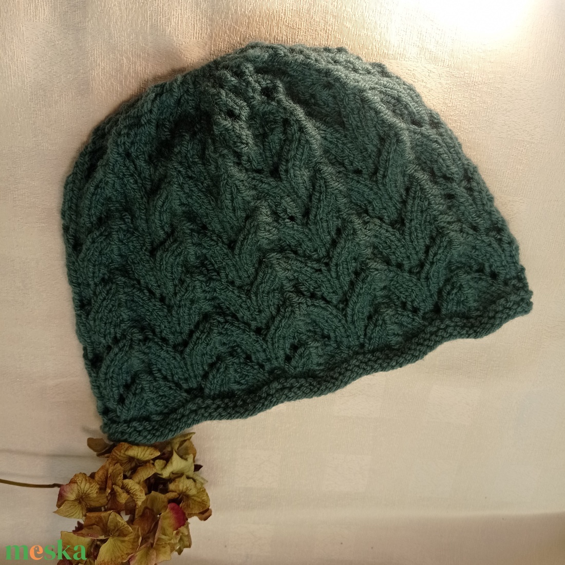 Olaj-zöld, akril, áttört  mintával kötött sapka  - ruha & divat - sál, sapka, kendő - fejpánt - Meska.hu