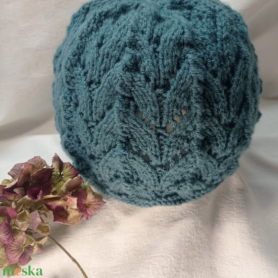 Olaj-zöld, akril, áttört  mintával kötött sapka  - ruha & divat - sál, sapka, kendő - fejpánt - Meska.hu