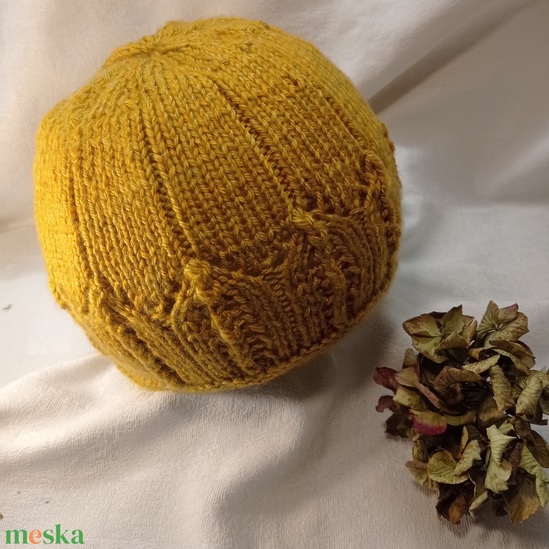 Mustár sárga kötött sapka áttört mintával - ruha & divat - sál, sapka, kendő - sapka & sál szett - Meska.hu