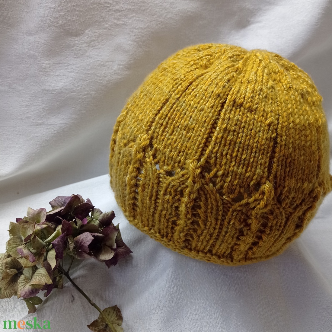 Mustár sárga kötött sapka áttört mintával - ruha & divat - sál, sapka, kendő - sapka & sál szett - Meska.hu