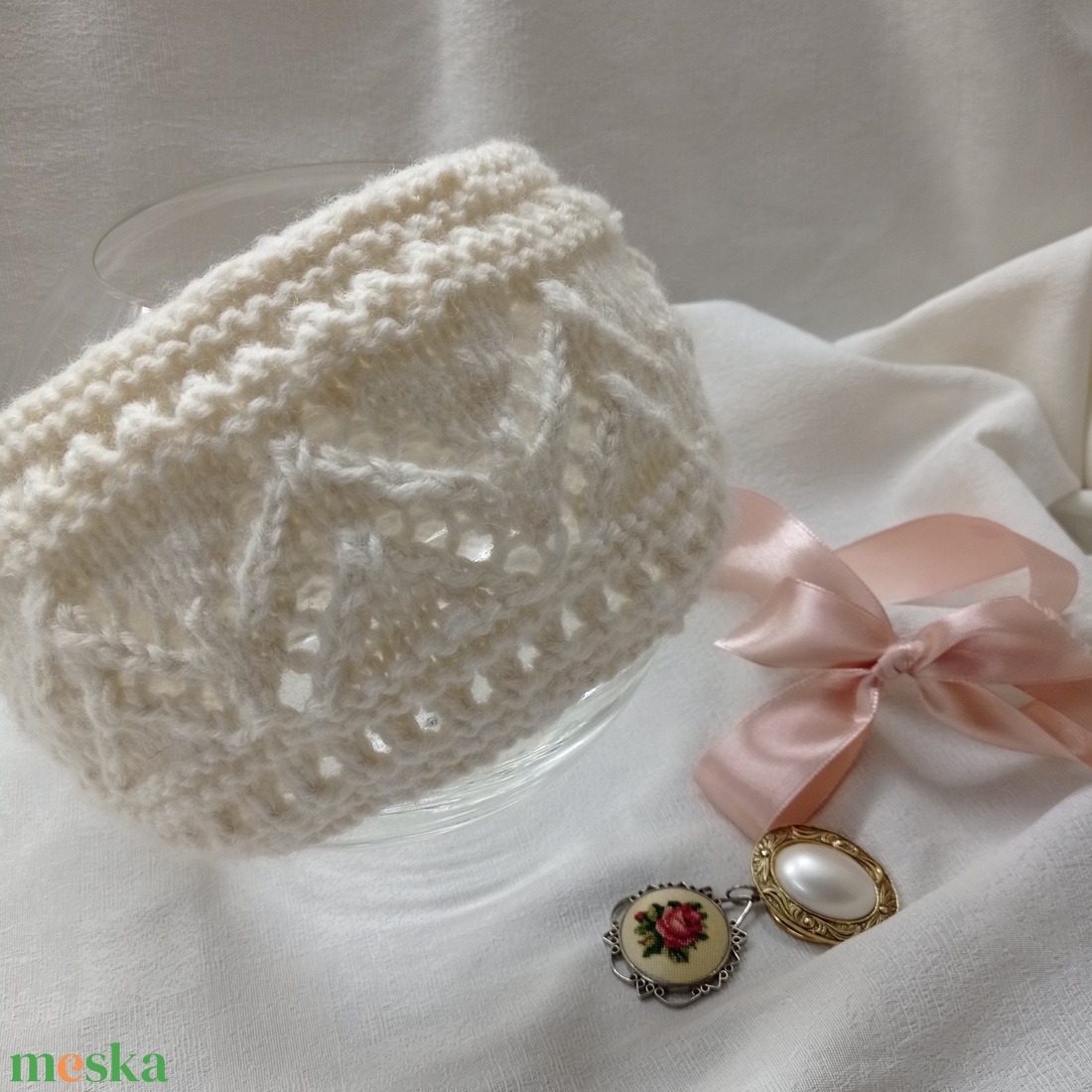 Sapka helyett, fehér kötött fejpánt, hajpánt,  - ruha & divat - sál, sapka, kendő - fejpánt - Meska.hu