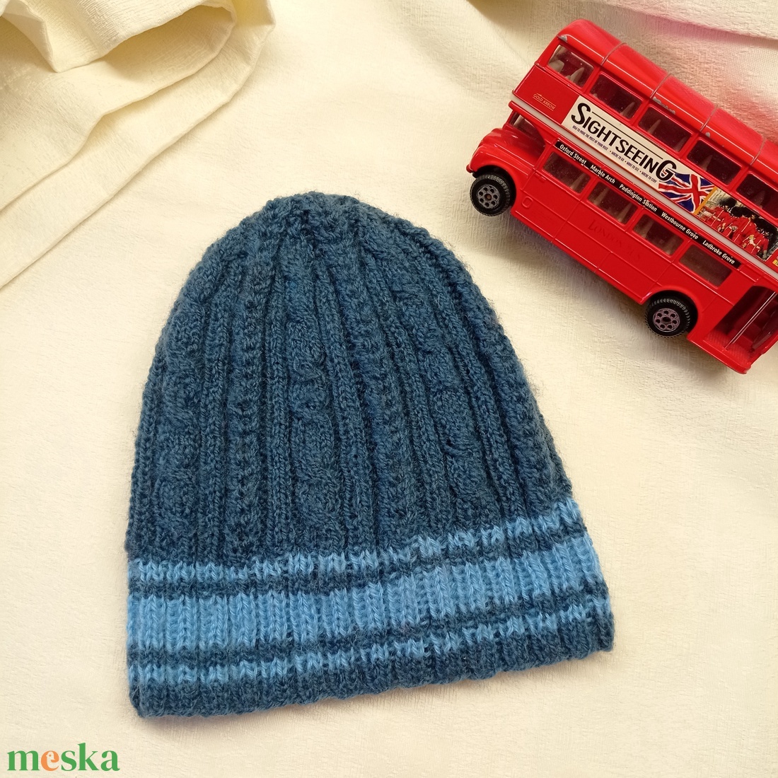 Kisfiú sapka tavaszra. Kötött, csavarásokkal bordákkal - ruha & divat - sál, sapka, kendő - fejpánt - Meska.hu