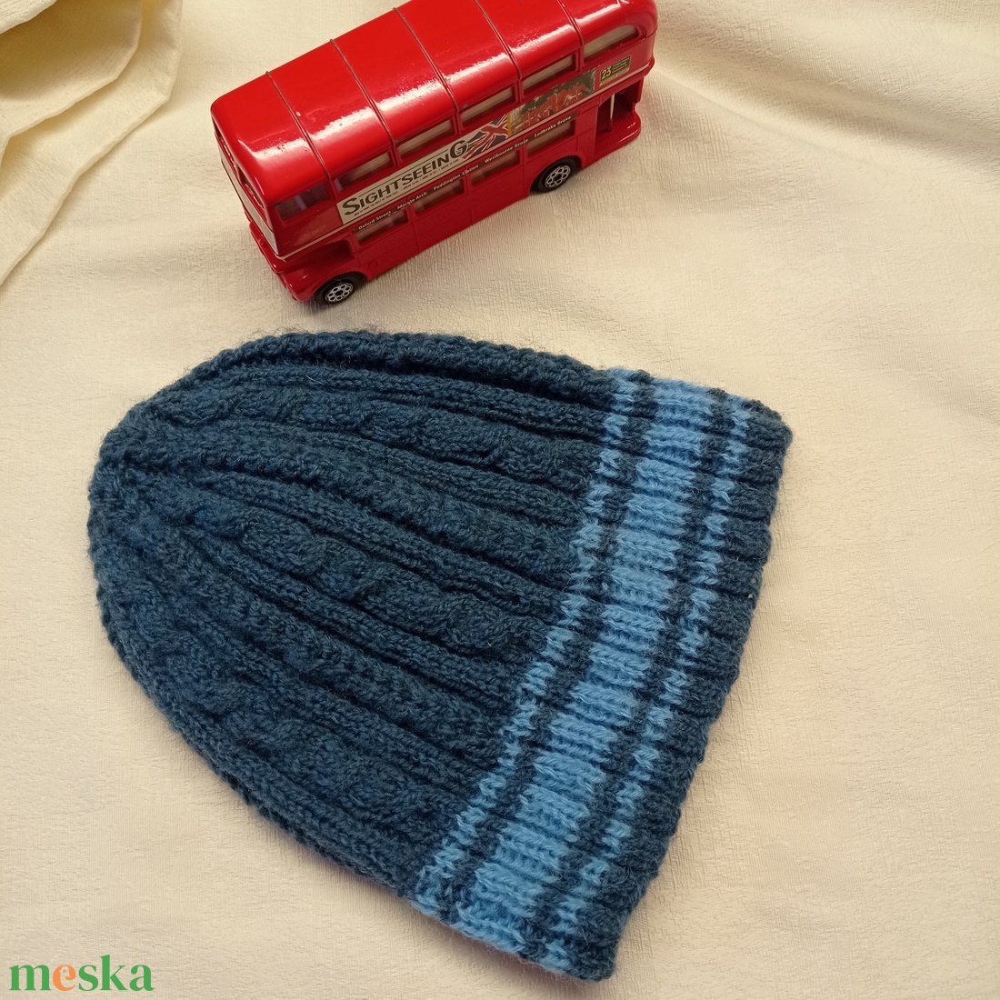 Kisfiú sapka tavaszra. Kötött, csavarásokkal bordákkal - ruha & divat - sál, sapka, kendő - fejpánt - Meska.hu
