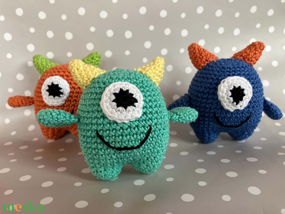 Horgolt mini szörnyecske - játék & sport - plüssállat & játékfigura - más figura - Meska.hu