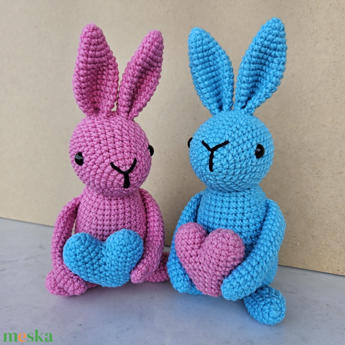 Szívecskés nyuszipár - horgolt - játék & sport - plüssállat & játékfigura - nyuszi - Meska.hu